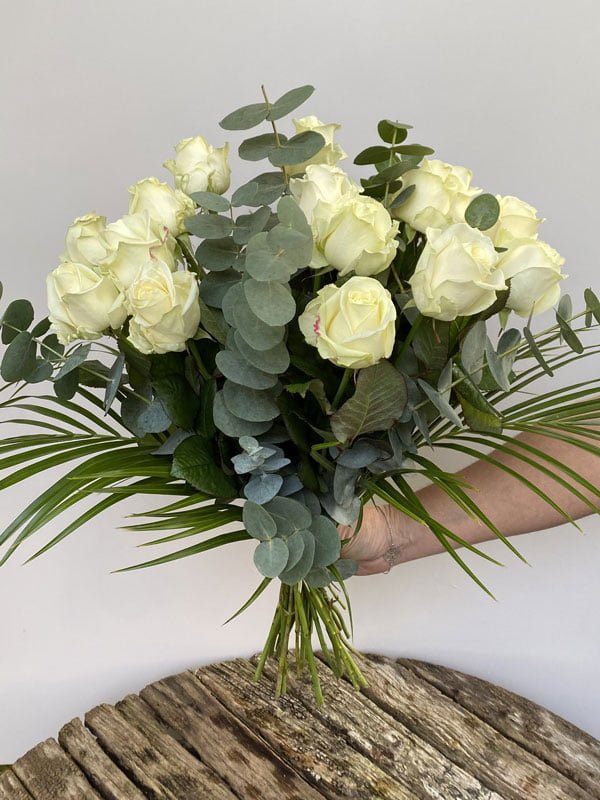 Bouquet Rosée de Paris — Roses et eucalyptus